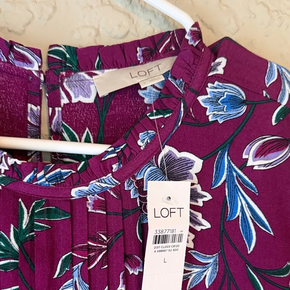 NWT LOFT Plum Floral Pintuck Short Sleeve Blouse - Picture 2 of 4
